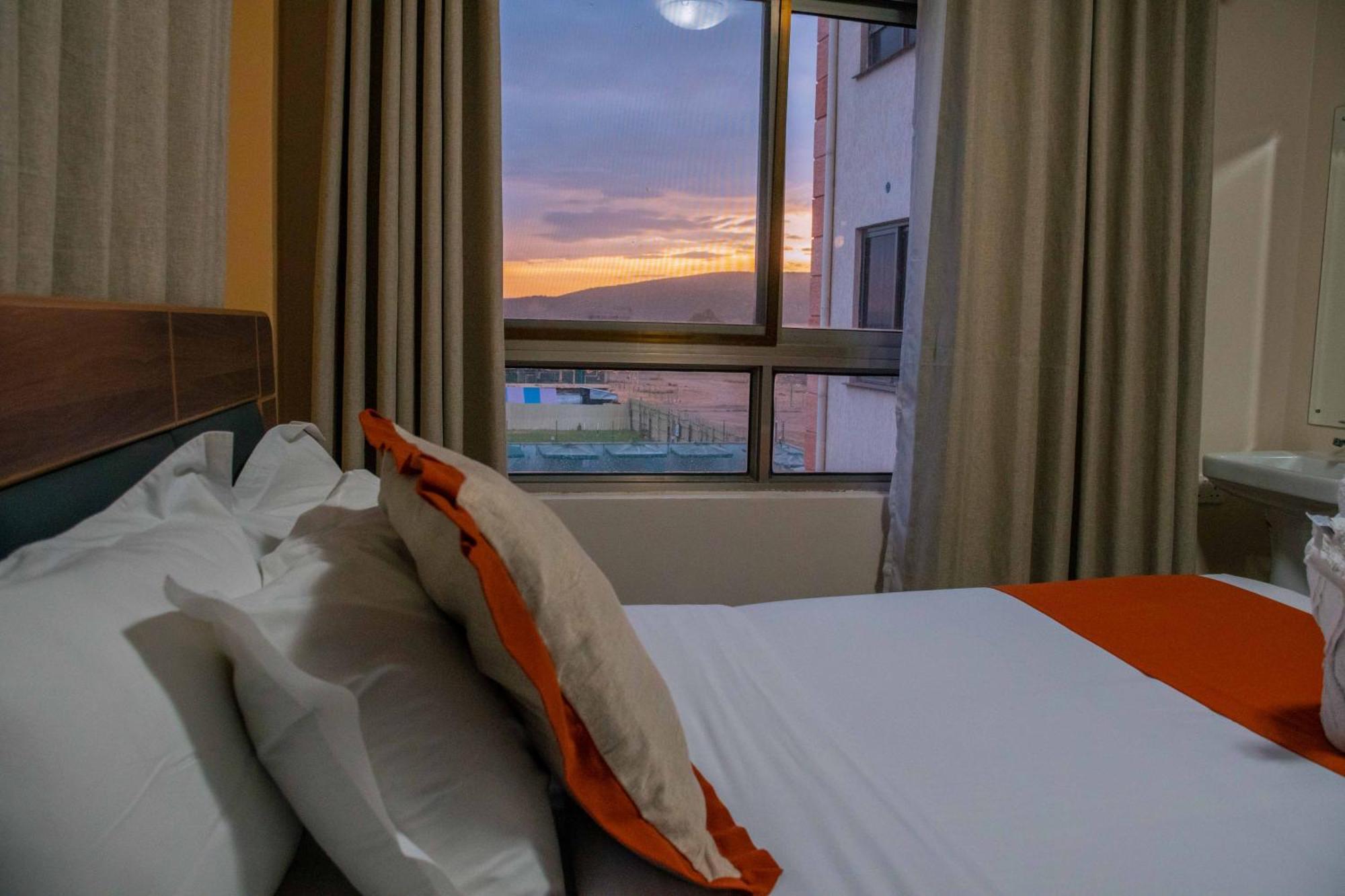 Buraha Zenoni Hotel And Resort นาคูรู ภายนอก รูปภาพ