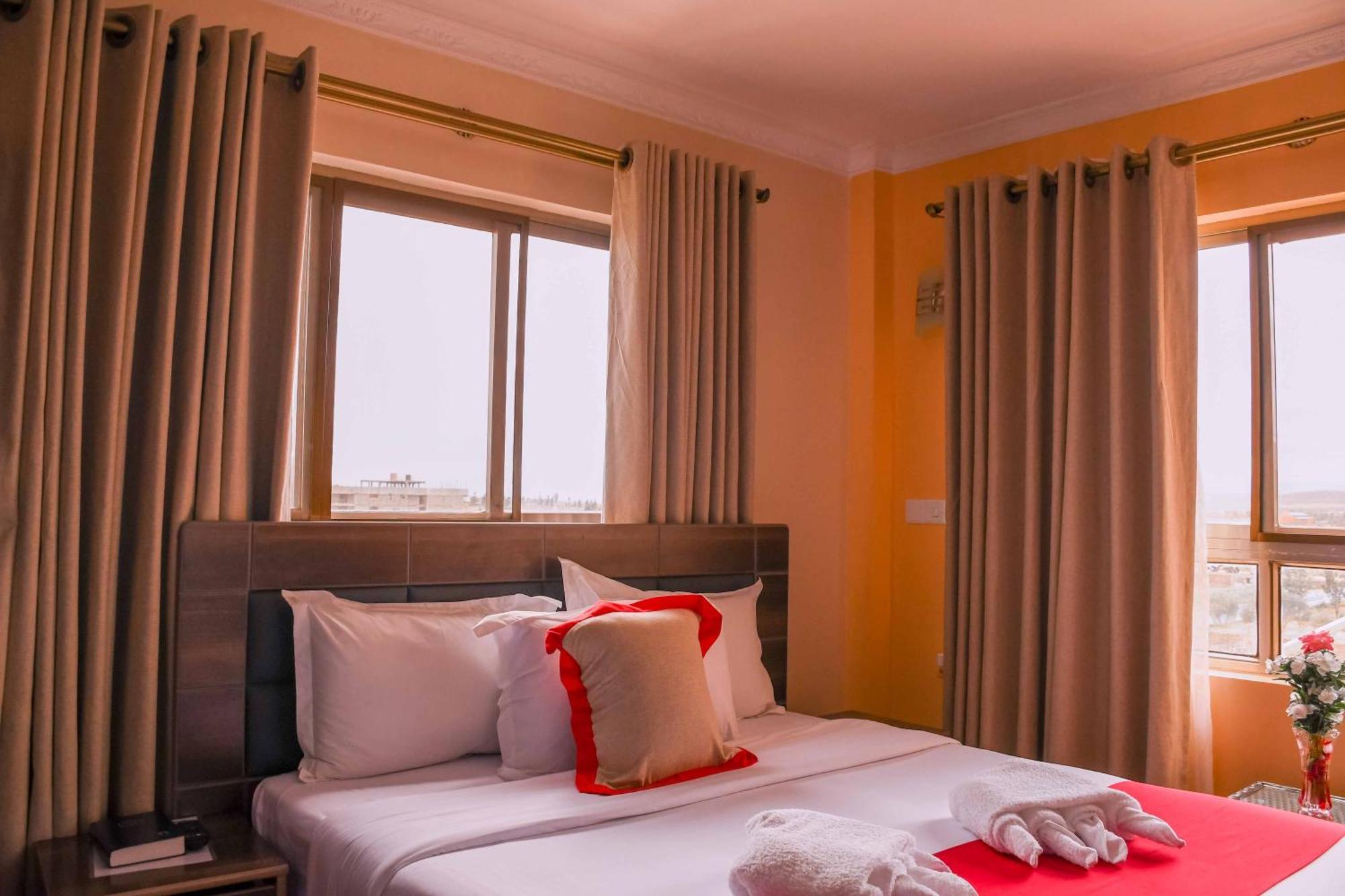 Buraha Zenoni Hotel And Resort นาคูรู ภายนอก รูปภาพ