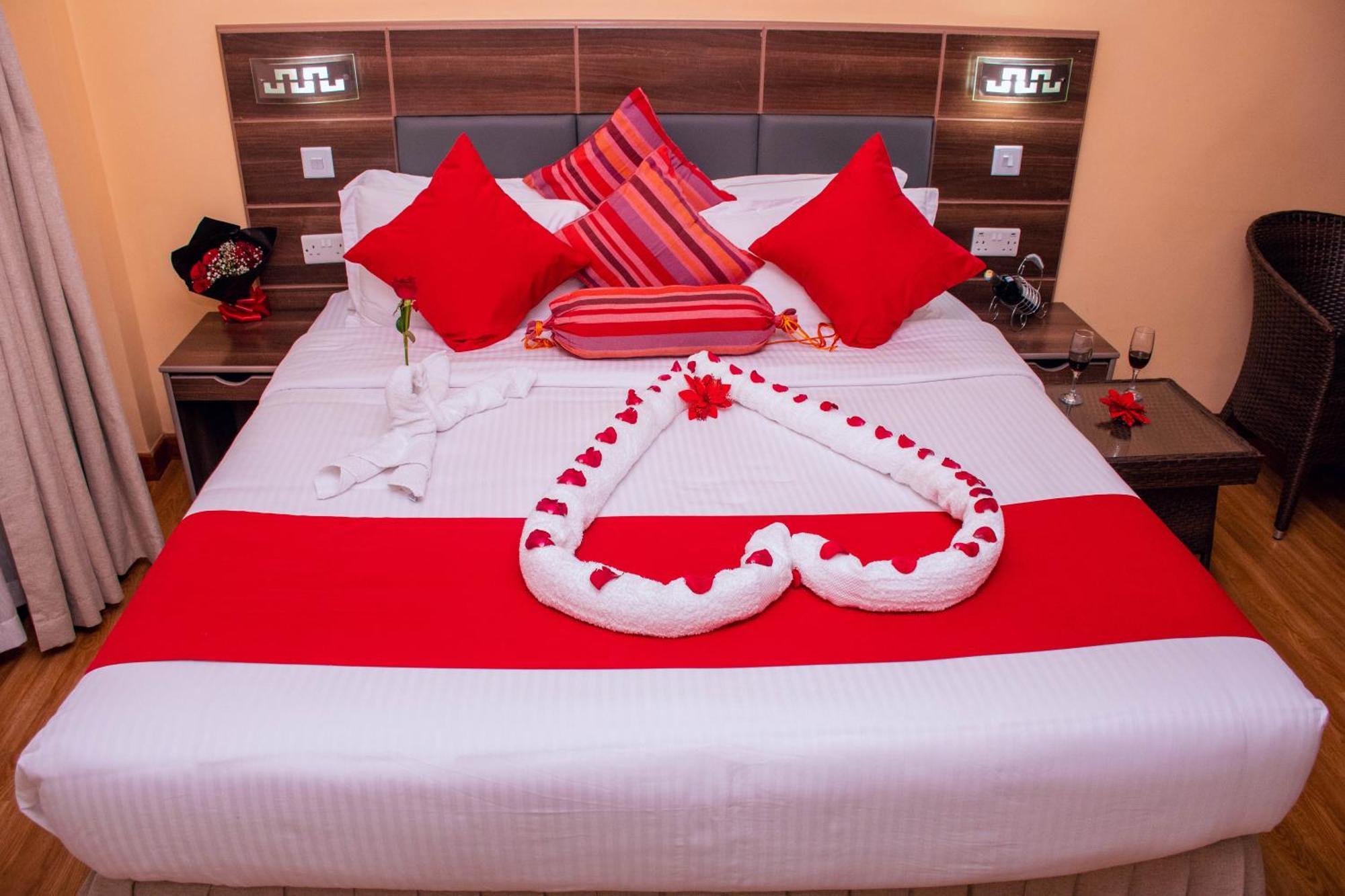 Buraha Zenoni Hotel And Resort นาคูรู ภายนอก รูปภาพ