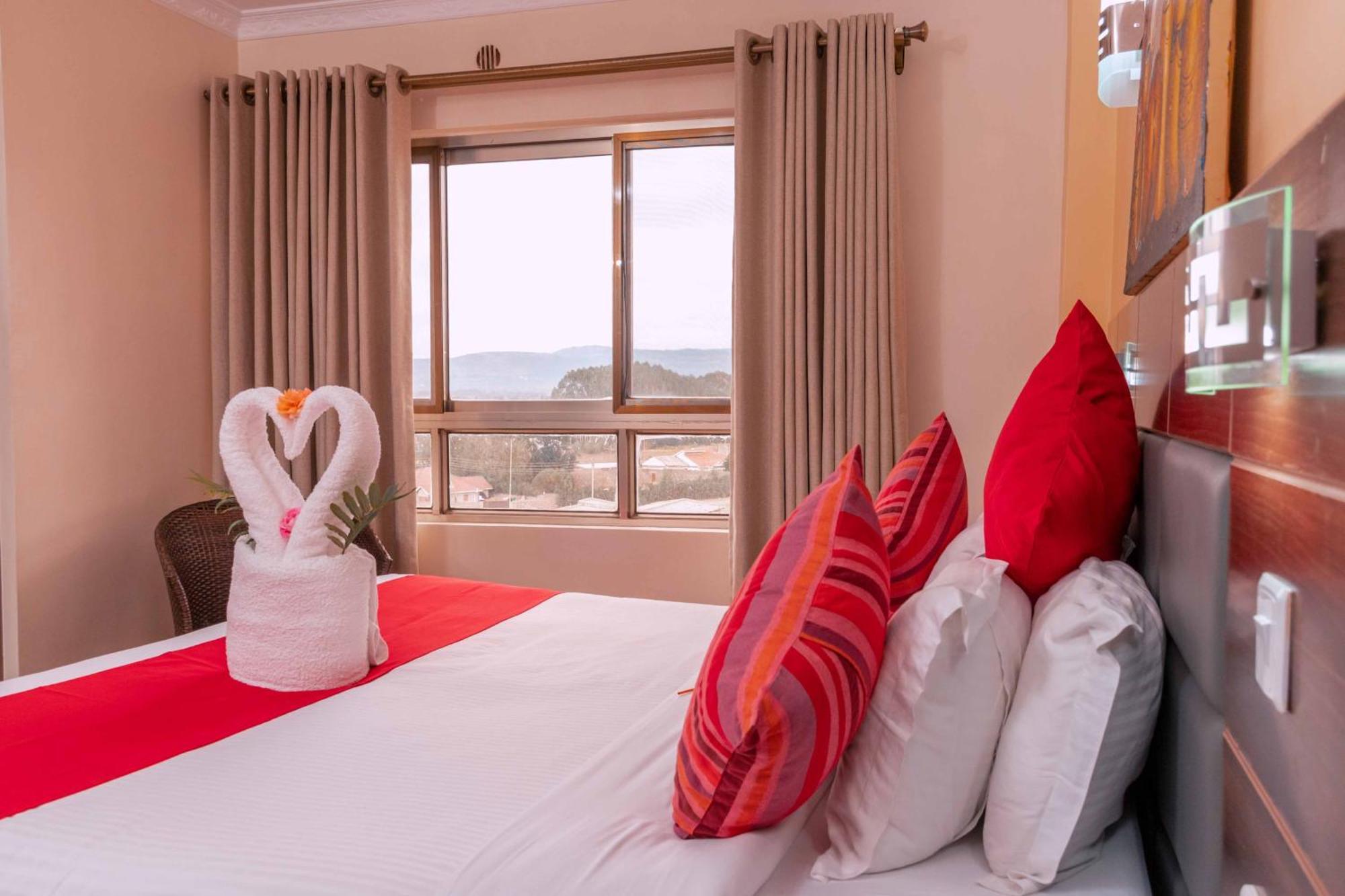 Buraha Zenoni Hotel And Resort นาคูรู ภายนอก รูปภาพ