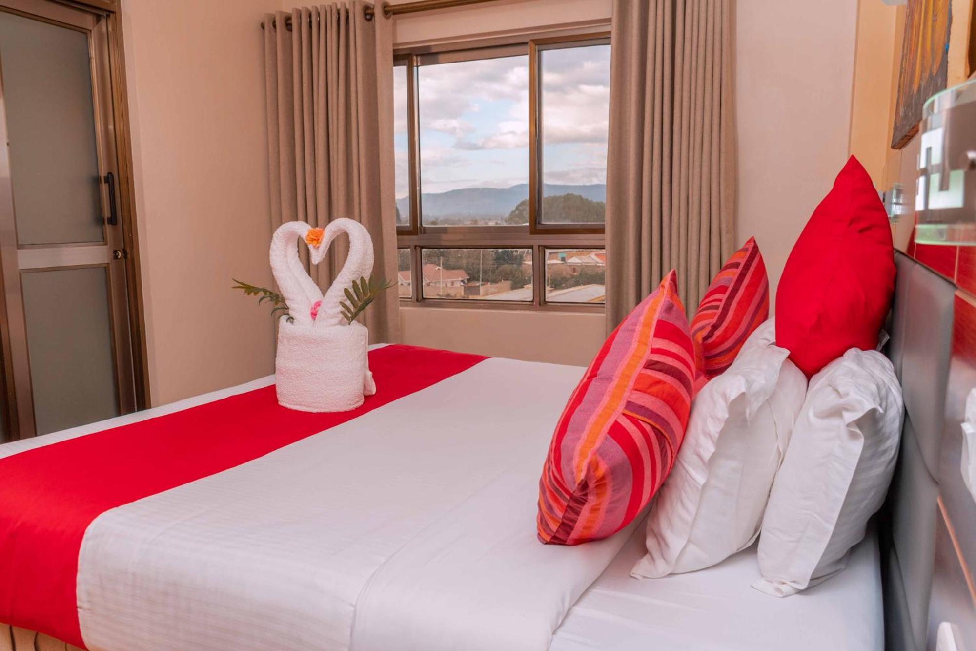 Buraha Zenoni Hotel And Resort นาคูรู ภายนอก รูปภาพ
