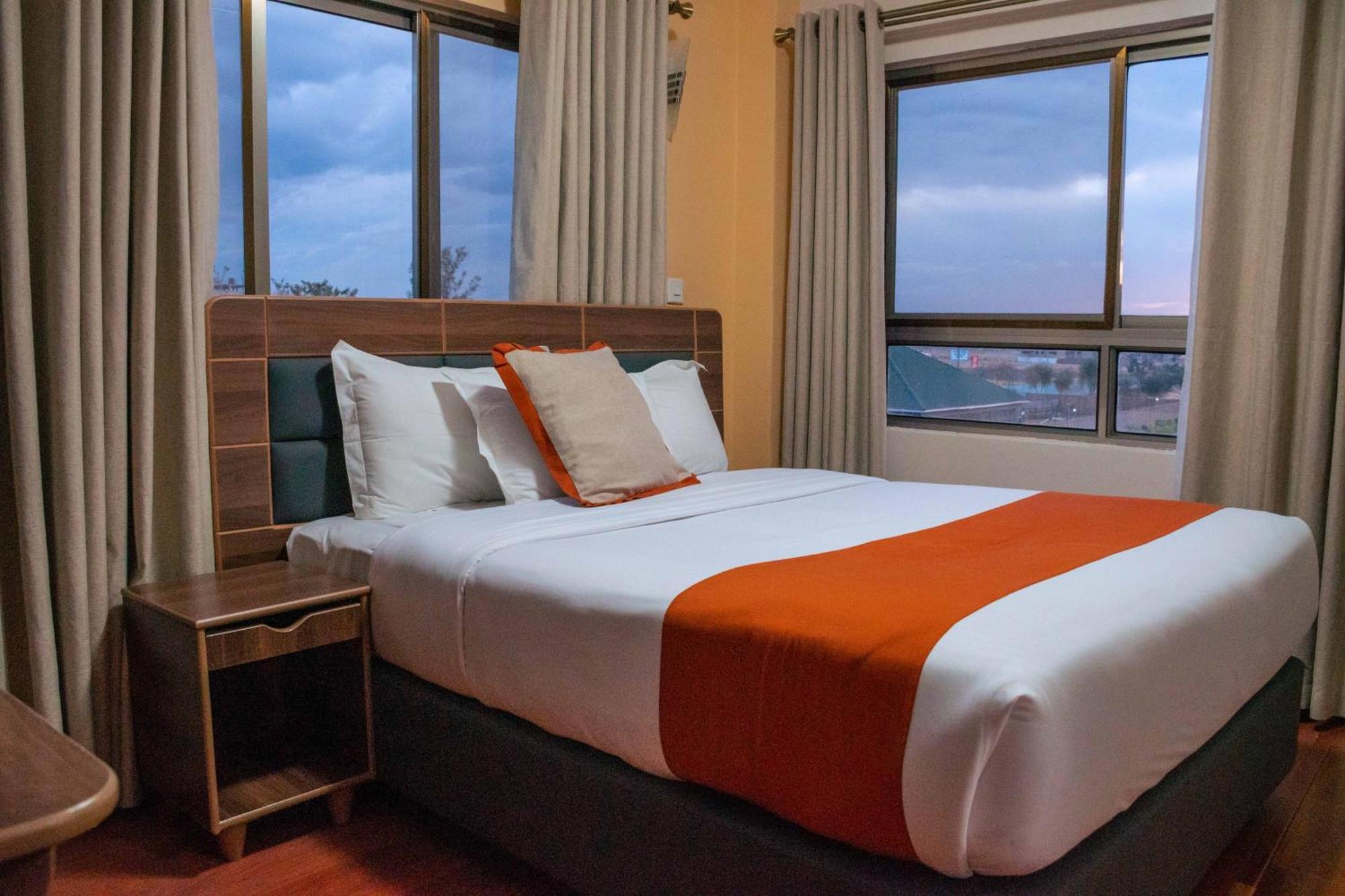 Buraha Zenoni Hotel And Resort นาคูรู ภายนอก รูปภาพ