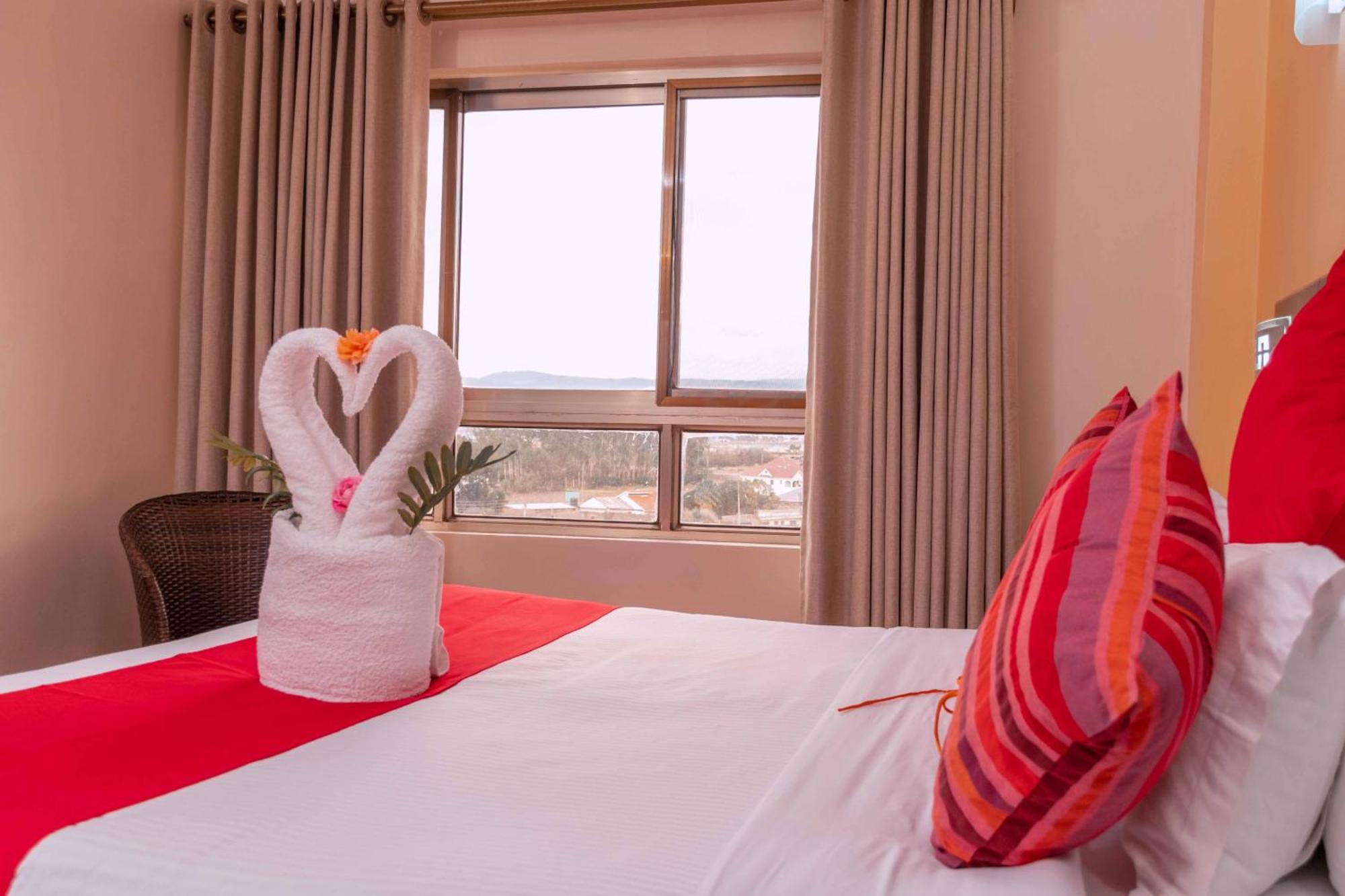 Buraha Zenoni Hotel And Resort นาคูรู ภายนอก รูปภาพ
