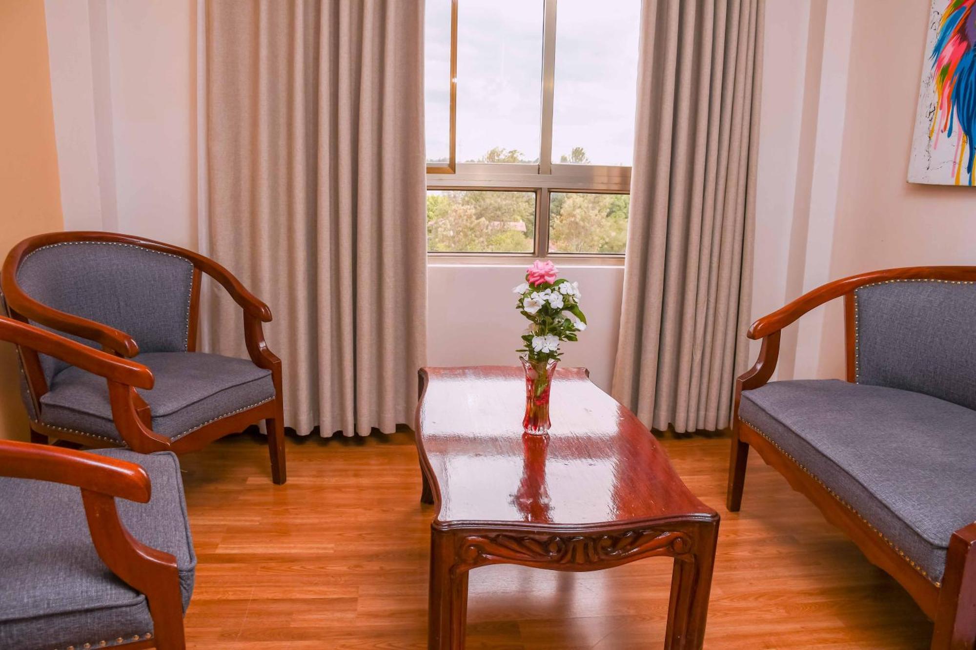 Buraha Zenoni Hotel And Resort นาคูรู ภายนอก รูปภาพ