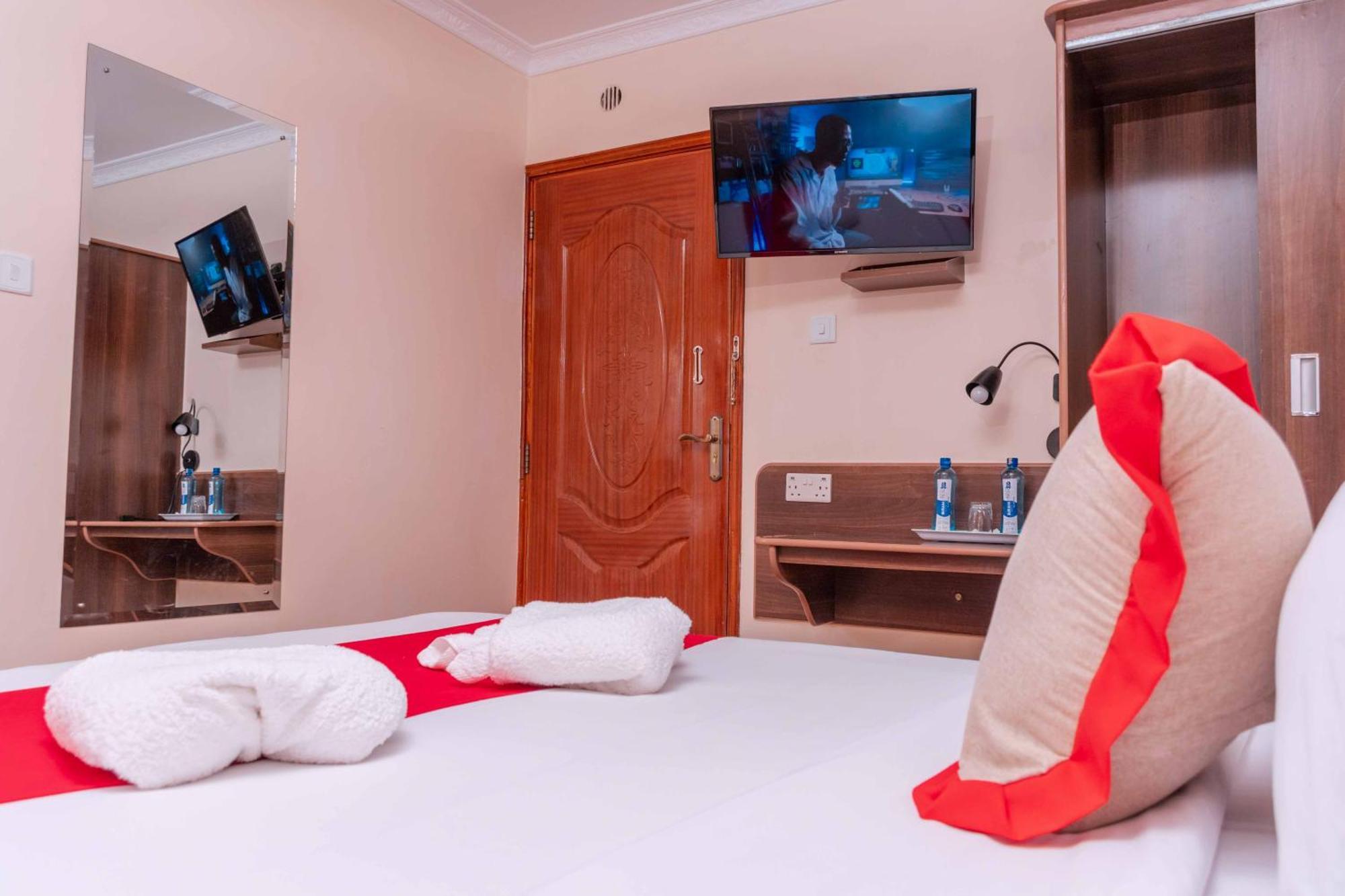 Buraha Zenoni Hotel And Resort นาคูรู ภายนอก รูปภาพ