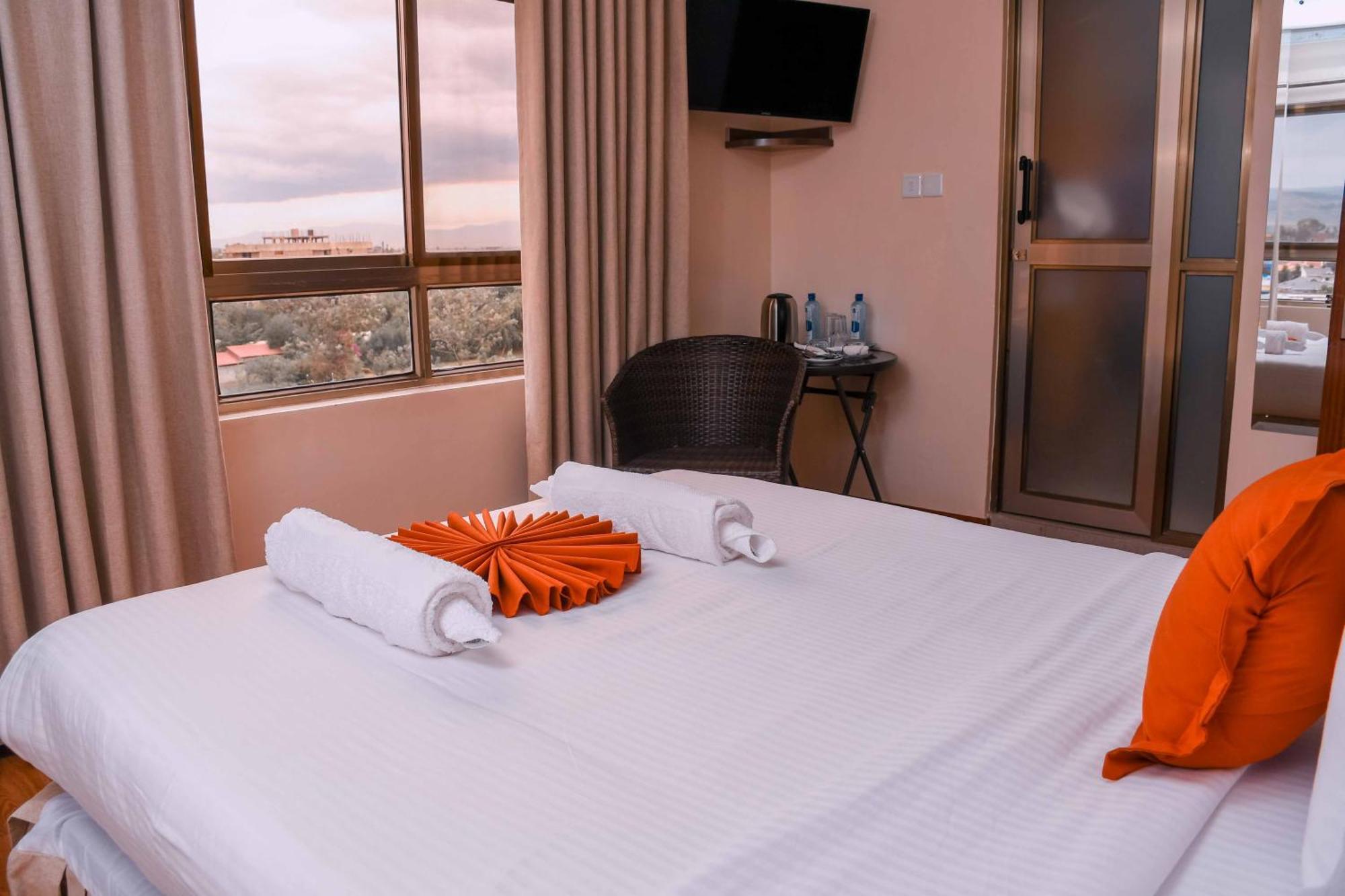 Buraha Zenoni Hotel And Resort นาคูรู ภายนอก รูปภาพ