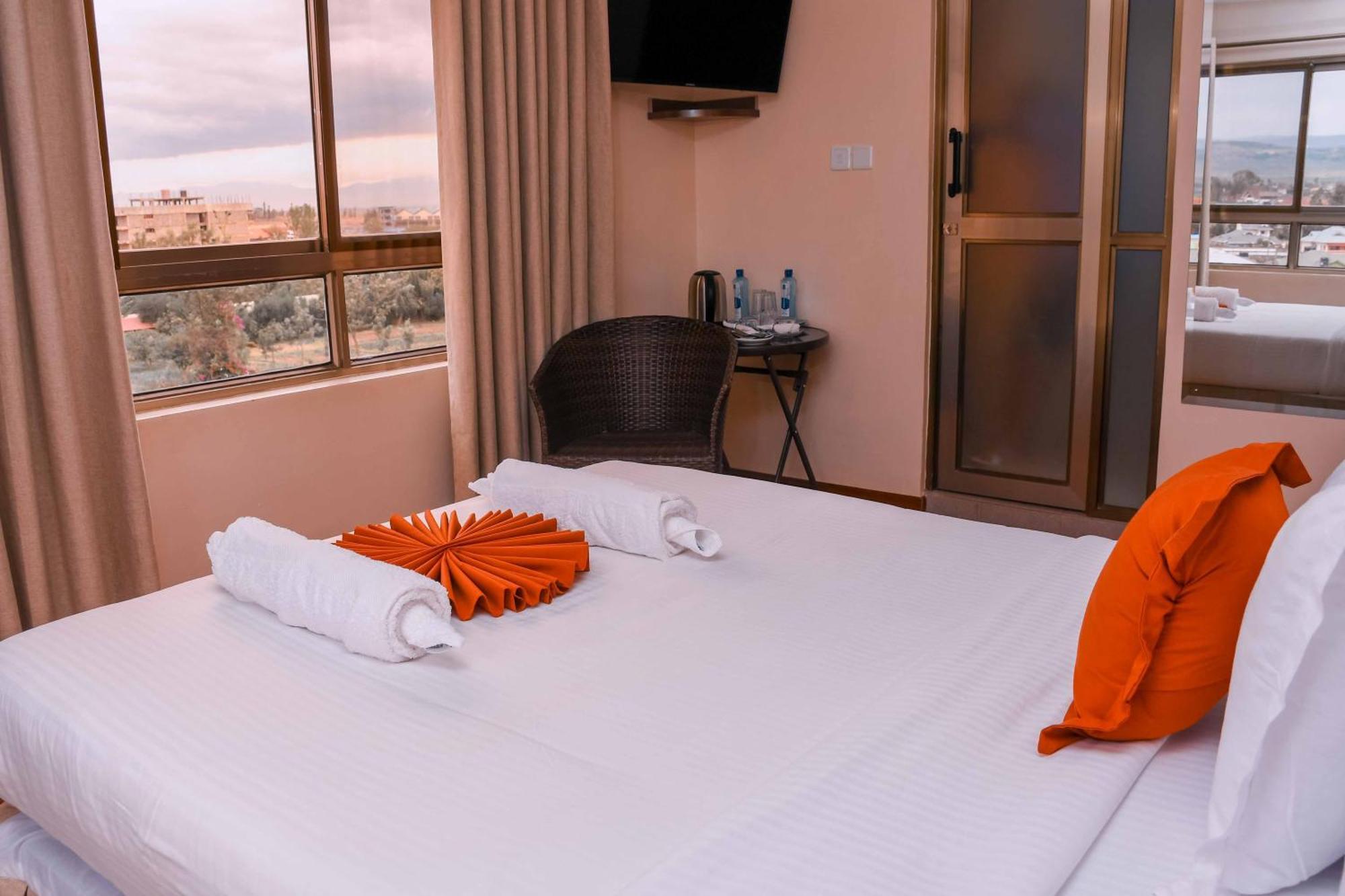 Buraha Zenoni Hotel And Resort นาคูรู ภายนอก รูปภาพ