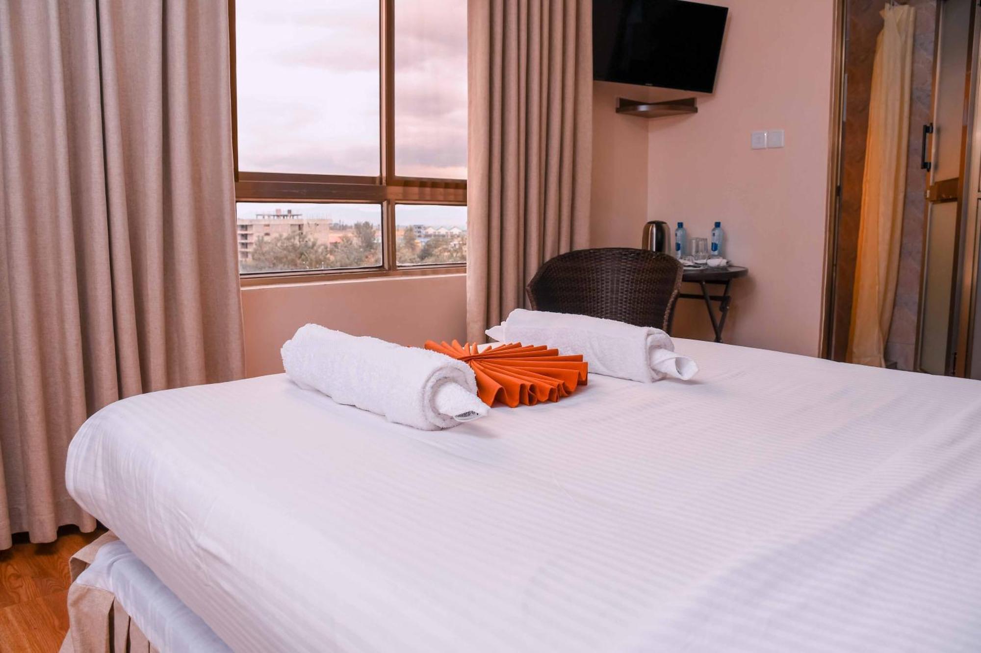 Buraha Zenoni Hotel And Resort นาคูรู ภายนอก รูปภาพ