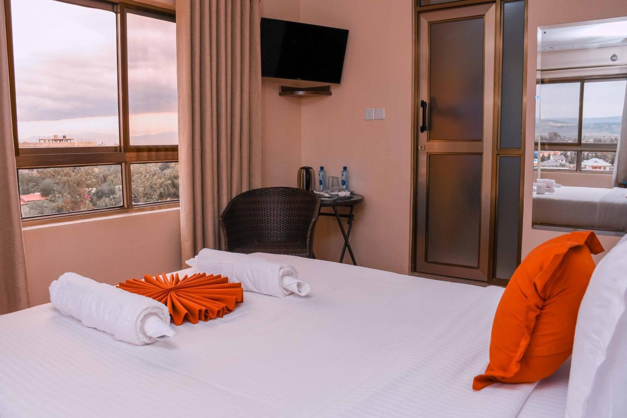 Buraha Zenoni Hotel And Resort นาคูรู ภายนอก รูปภาพ