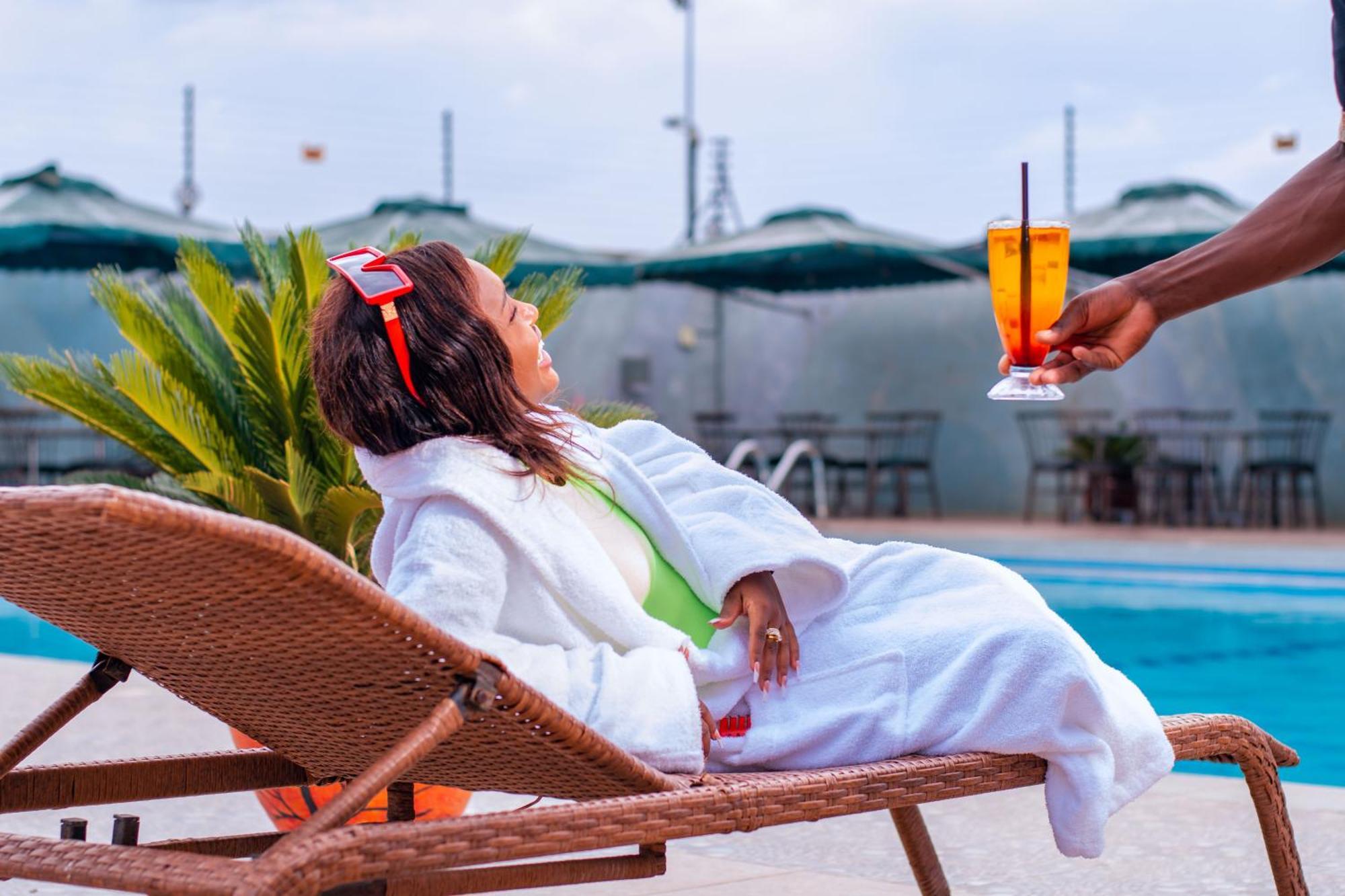 Buraha Zenoni Hotel And Resort นาคูรู ภายนอก รูปภาพ